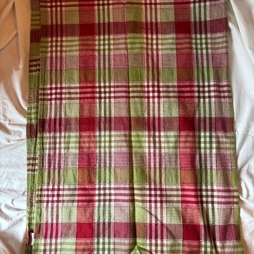 NWOT Vintage Mahogany 100% Cotton Red Green Plaid Tablecloth